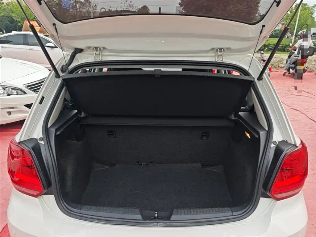 Volkswagen Polo 2016 1.4L Automatic Trend фото 19