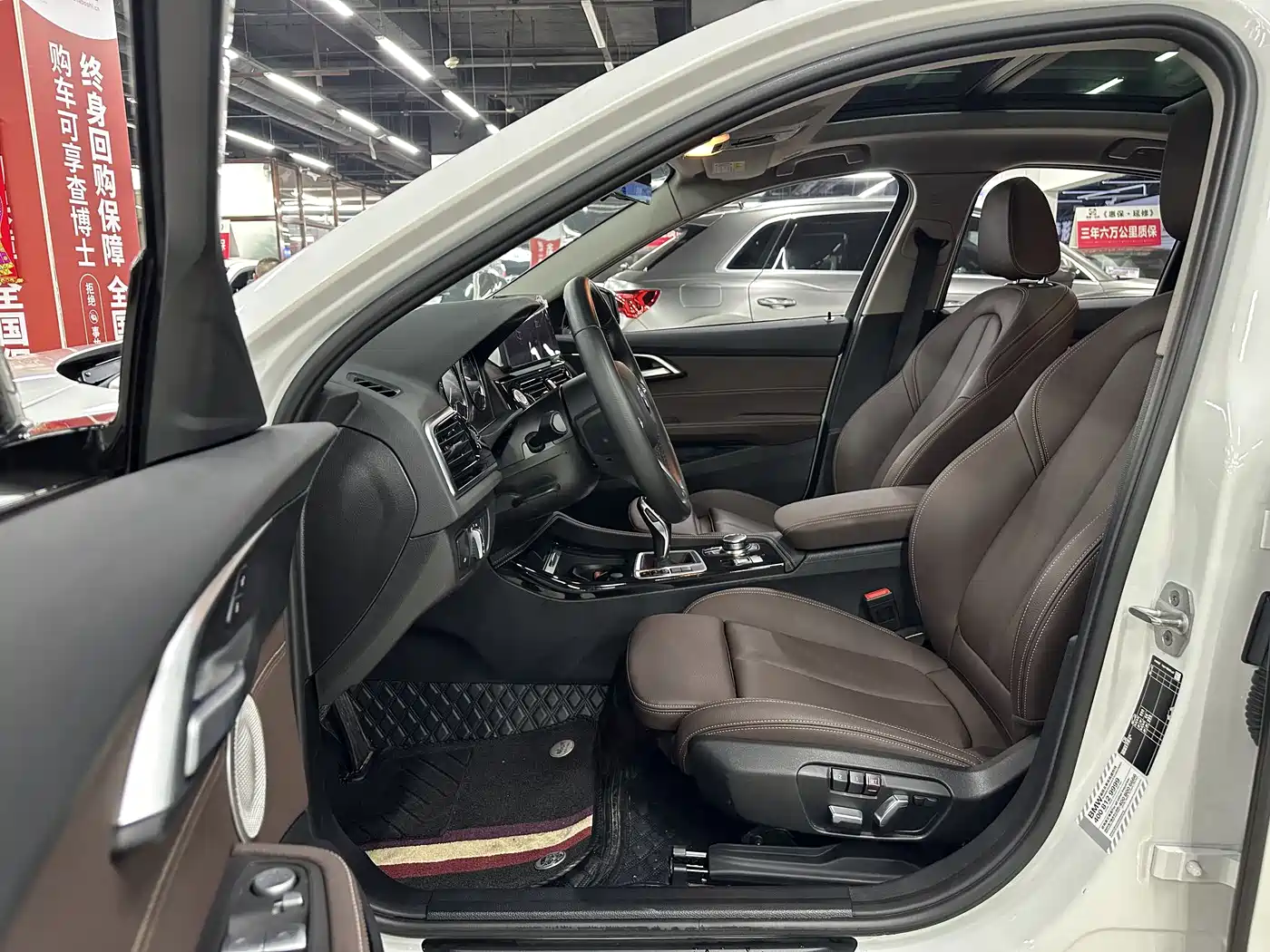 BMW 1 Series 2023 120i M Sport Shadow Edition фото 12
