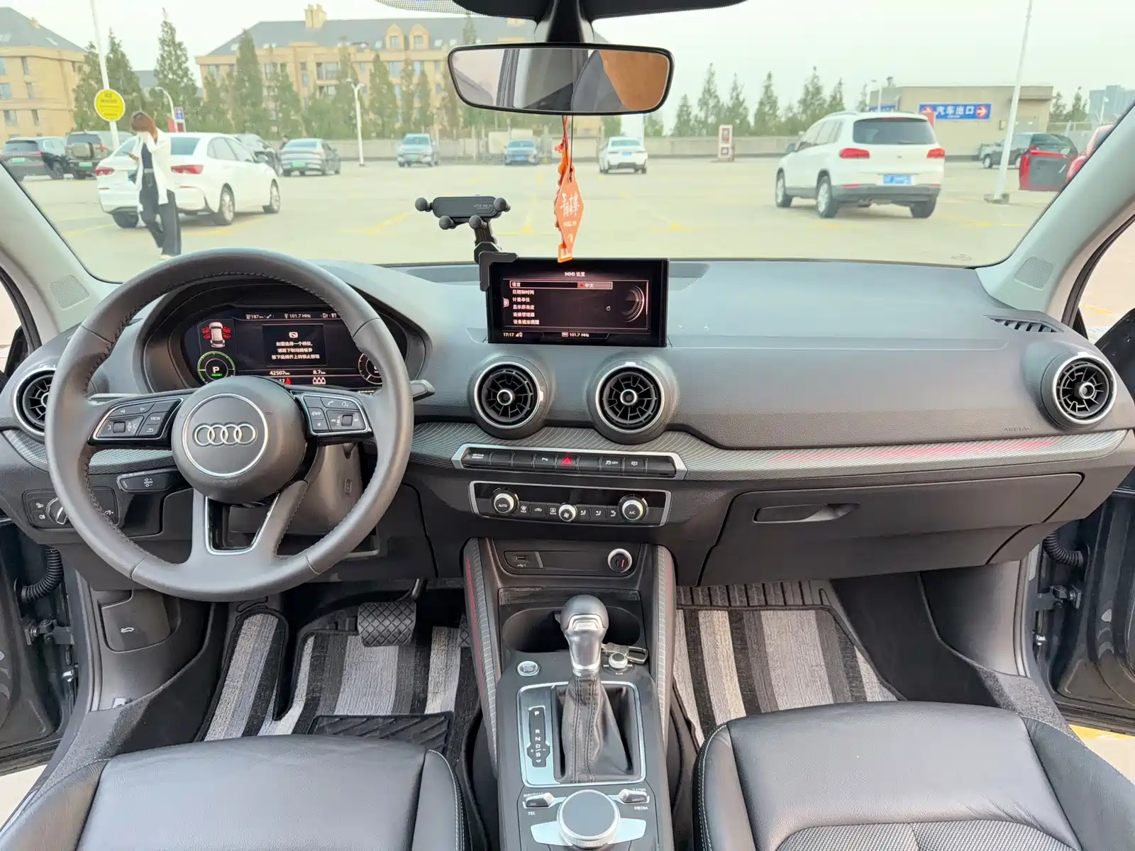 Фото 9 - Audi Q2L e-tron