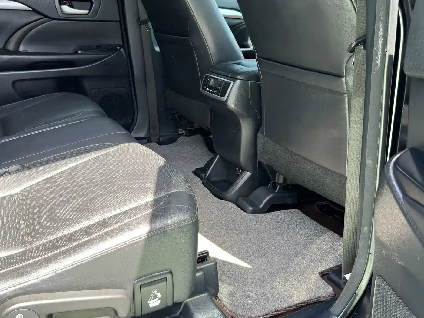 Toyota Highlander 2015 2.0T AWD Luxury Edition 7-seater фото 12