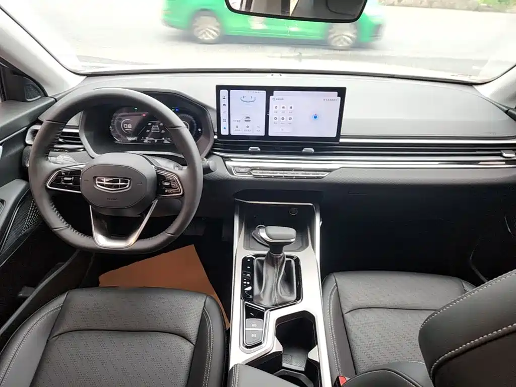 Фото 10 - Geely Emgrand
