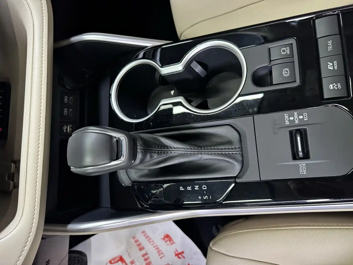 Toyota Highlander 2022 Model Dual Engine 2.5L 4WD Premium Edition 7-Seater фото 17