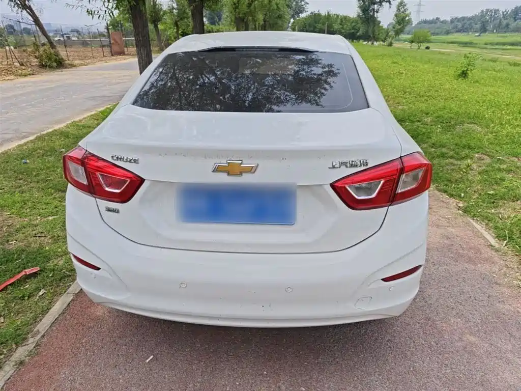 Chevrolet Cruze 2018 320 Automatic Pioneer Sunroof Edition фото 6