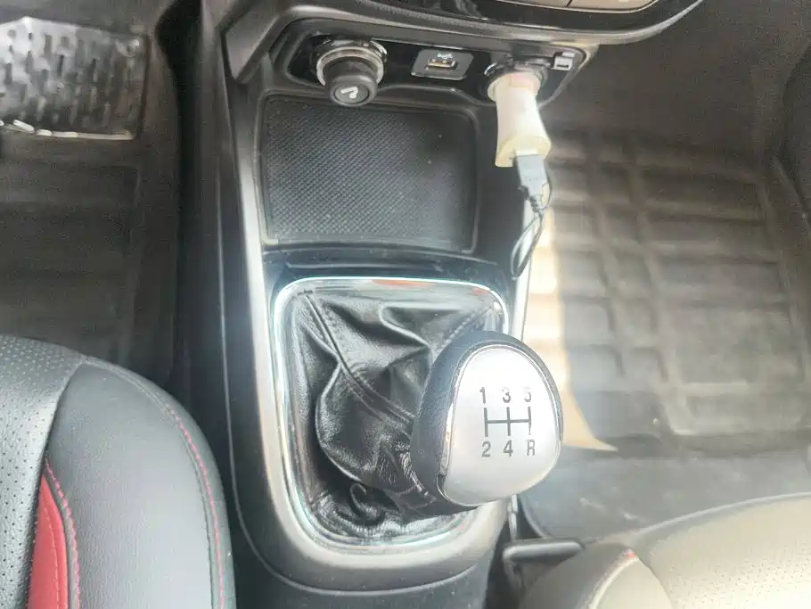 Фото 16 - Changan CS15