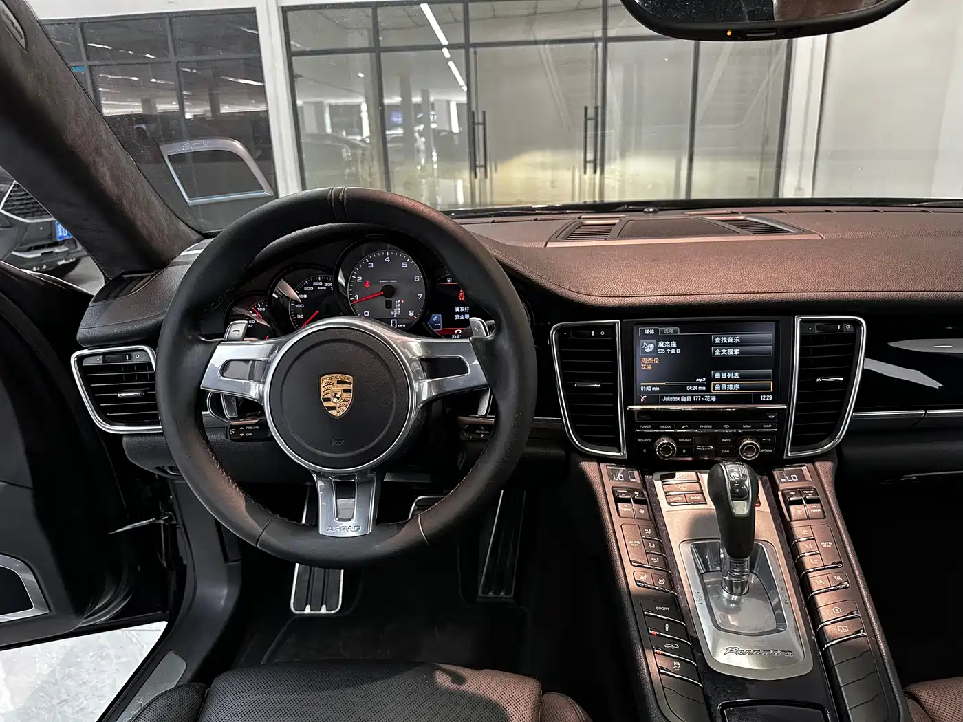 Фото 11 - Porsche Panamera