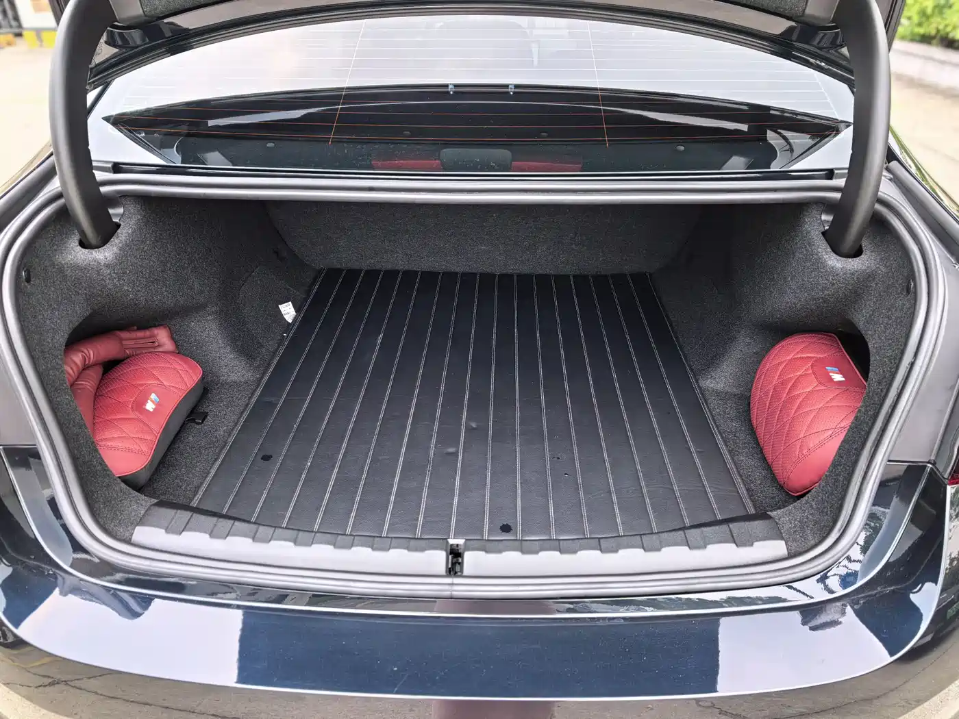 BMW i3 2024 eDrive 40 L Night Sport Package фото 13