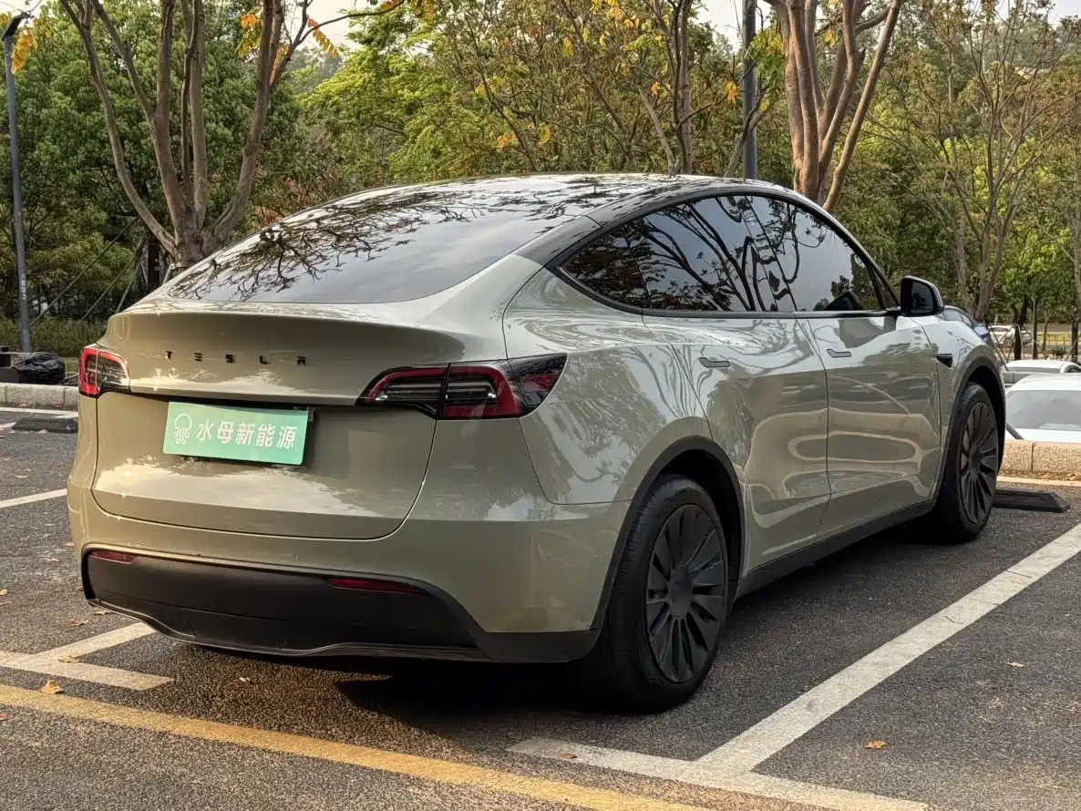 TESLA MODEL Y