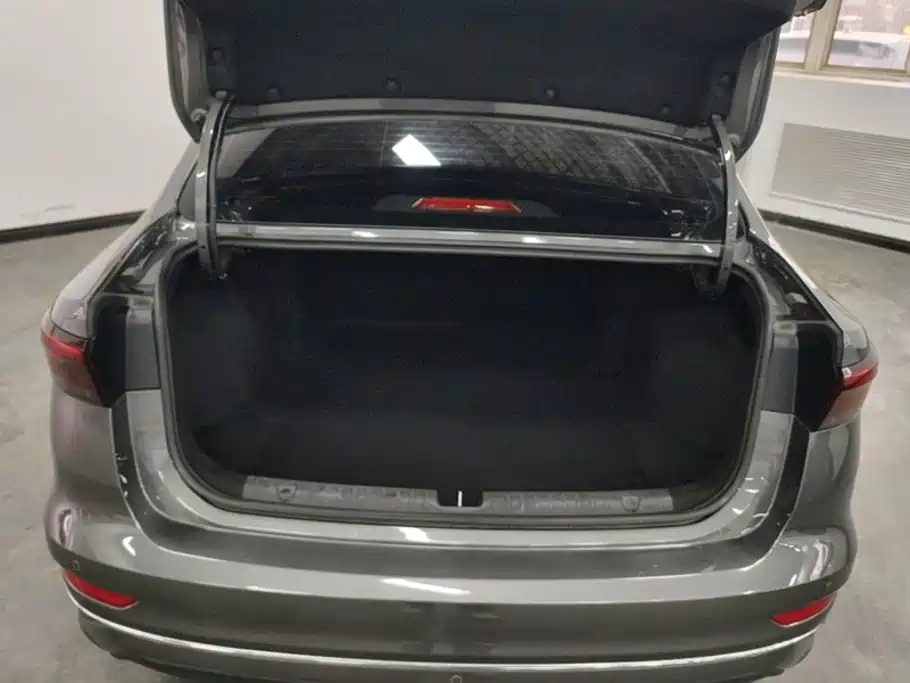 Фото 4 - Geely Emgrand