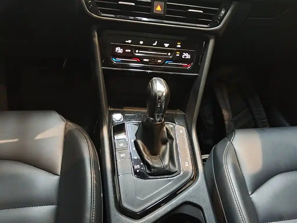 VOLKSWAGEN TUYUE