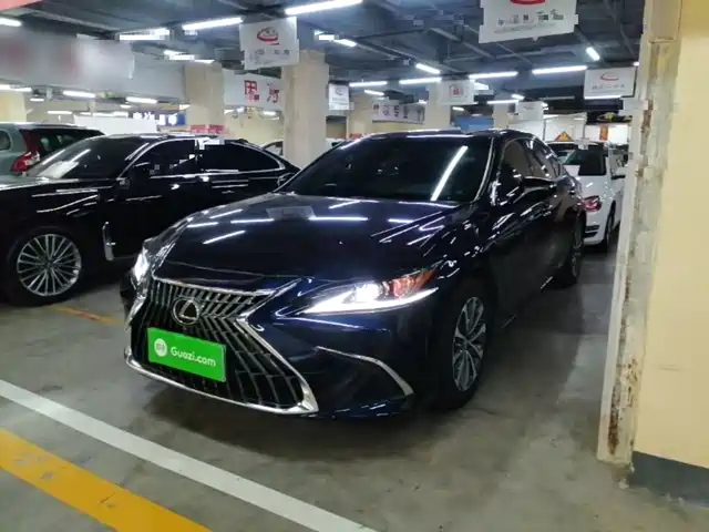 Lexus ES 2022 300h Excellence Edition