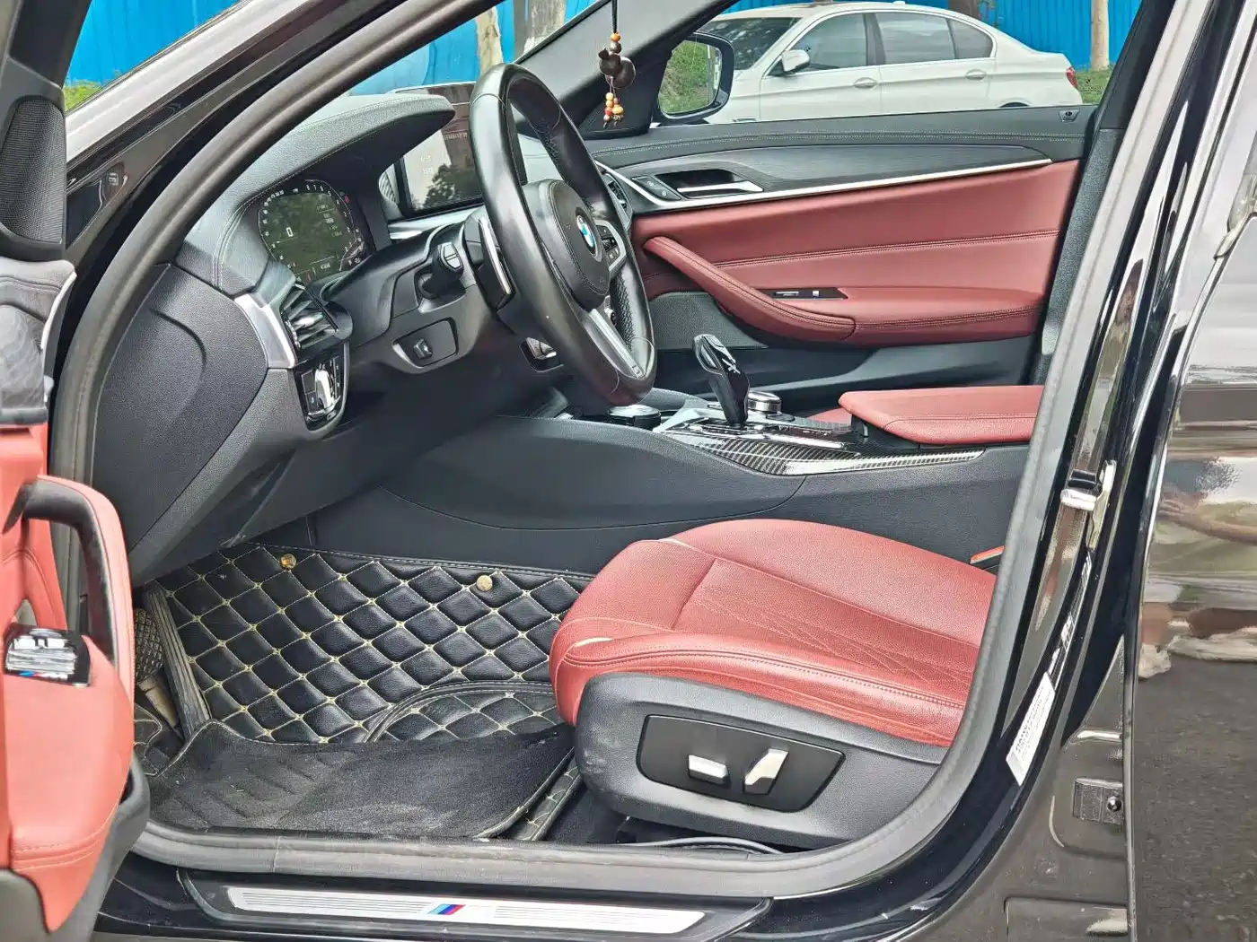 BMW 5 Series 2022 530Li Leading M Sport Package фото 4