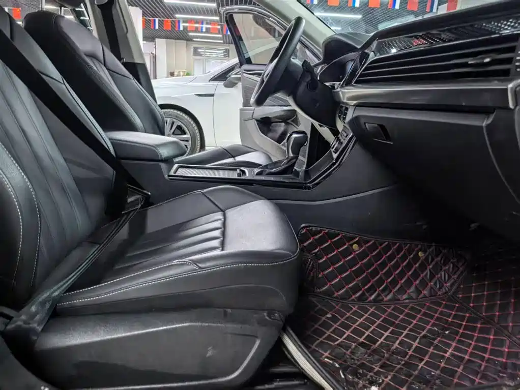 Volkswagen Passat 2023 280TSI Business Edition фото 7