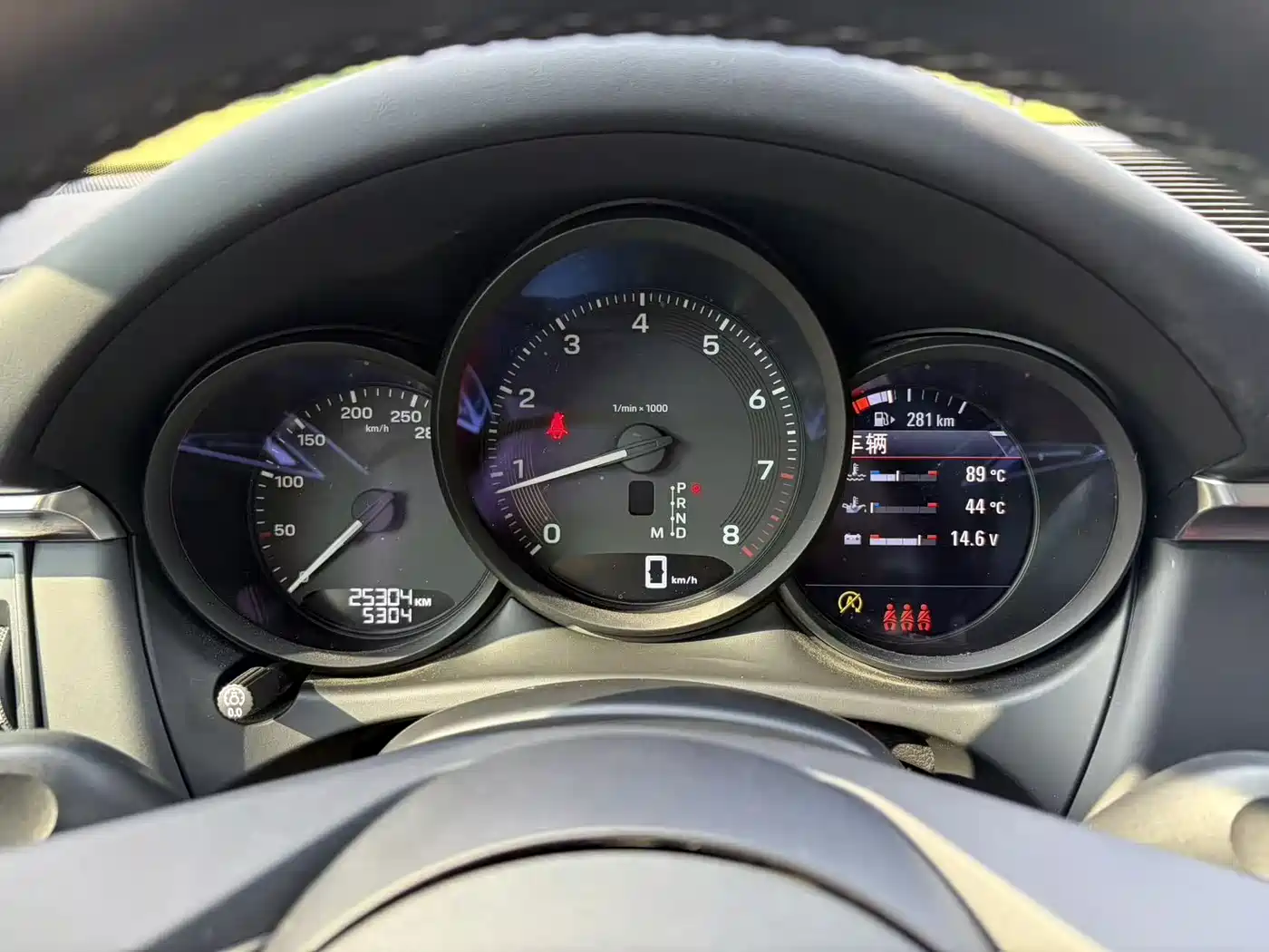 PORSCHE MACAN