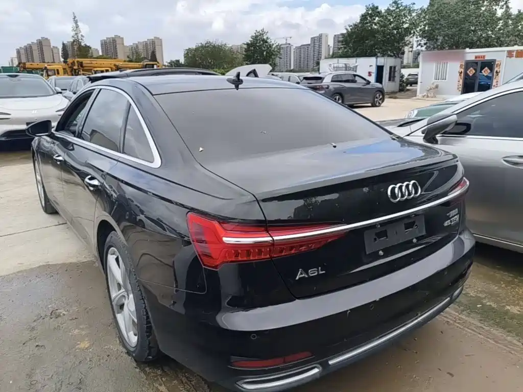 Фото 5 - Audi A6L