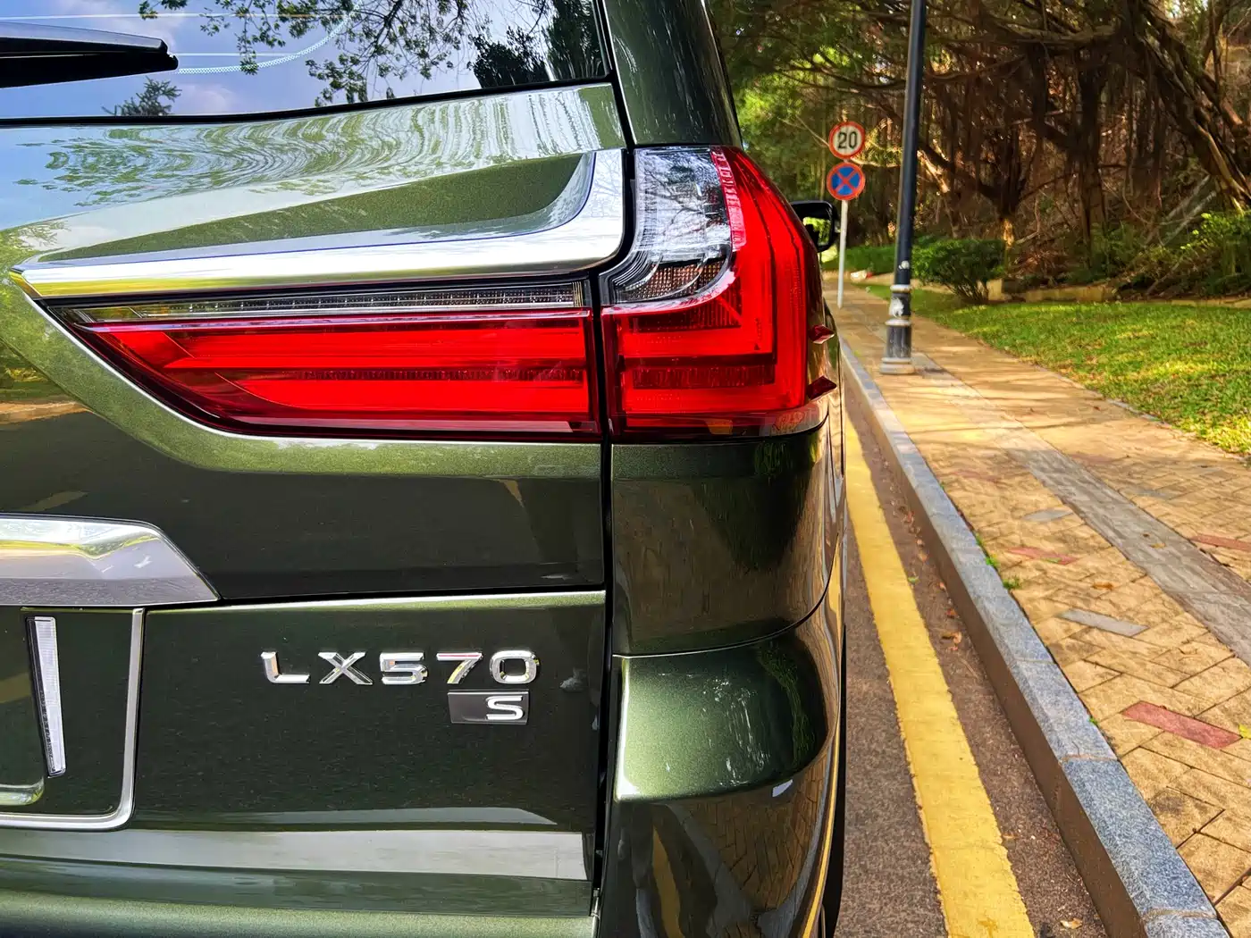 Lexus LX фото 16