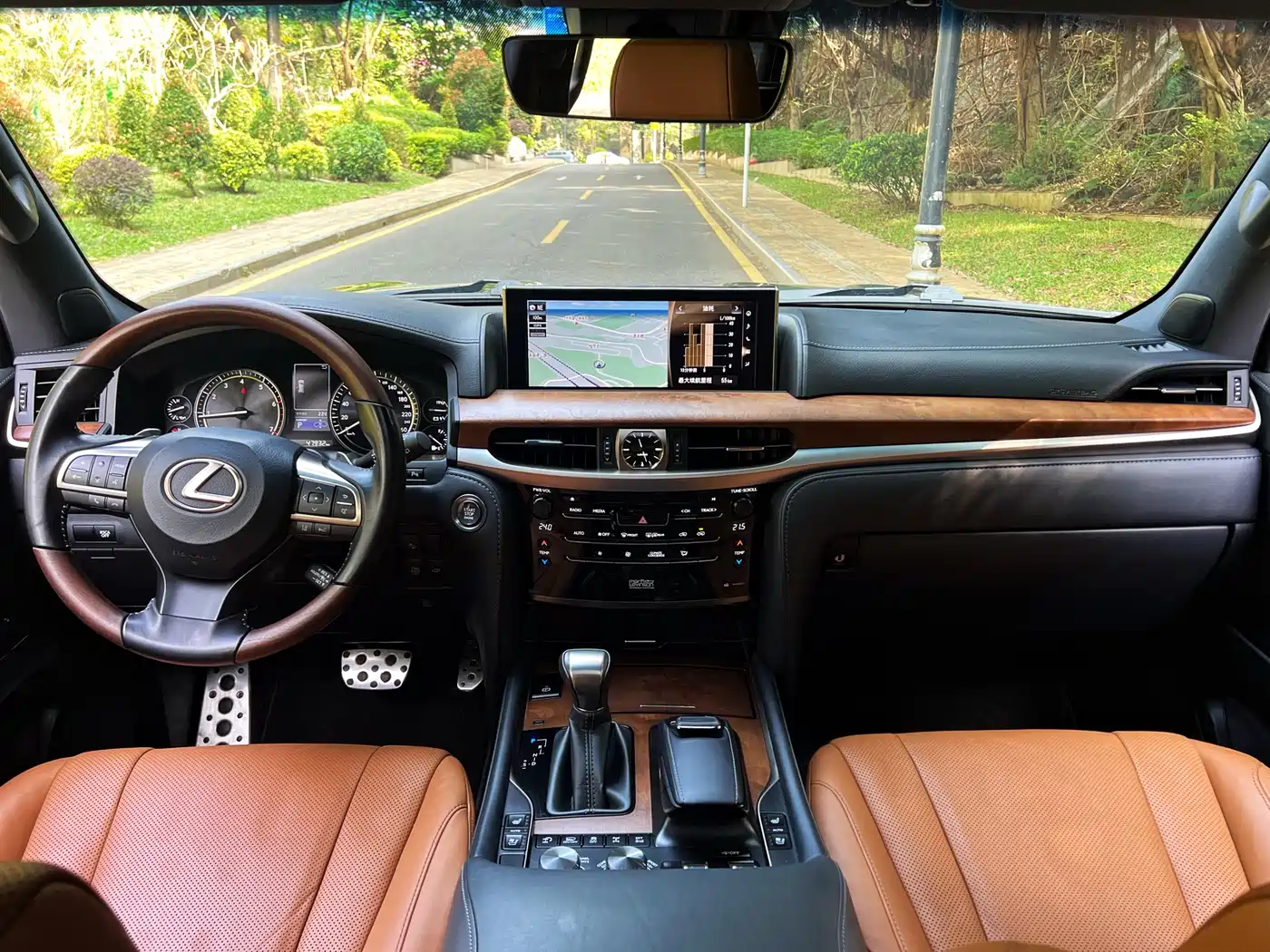Lexus LX фото 5