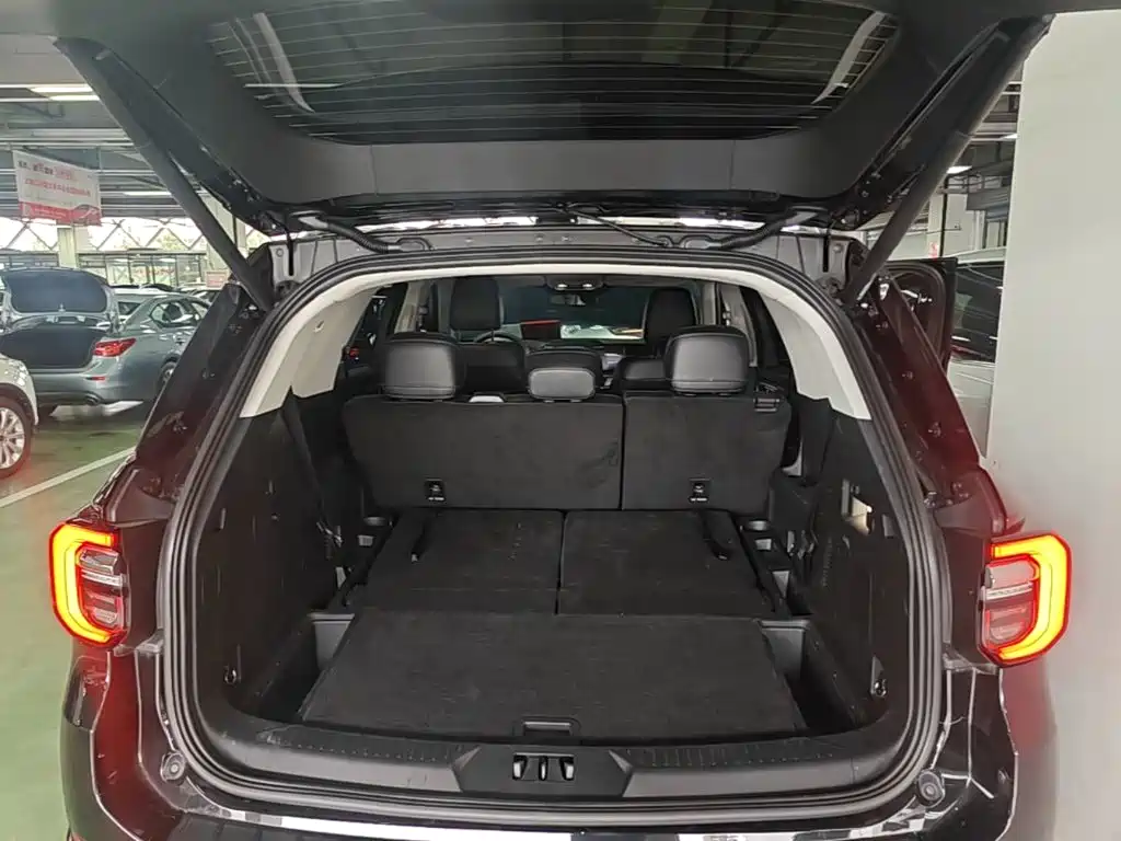 Photo 19 - Ford Explorer