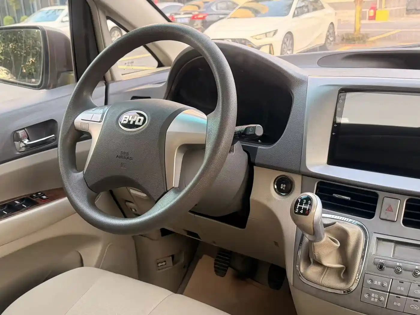 BYD M6 2015 2013 2.0L Manual Comfort