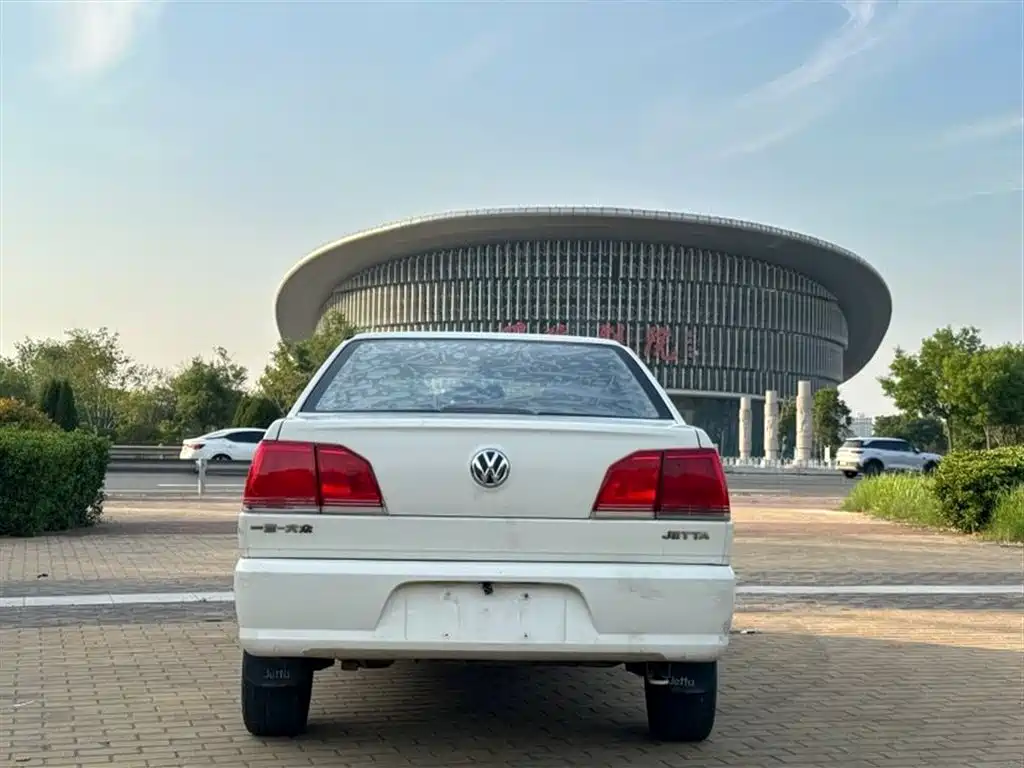 Volkswagen Jetta 2012 1.6L Avant-garde фото 5