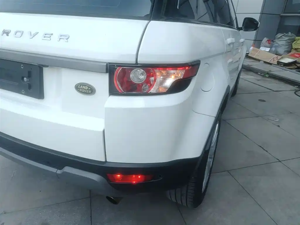 Land Rover Range Rover Evoque 2015 2.0T 5-Door Intelligent Edition фото 8