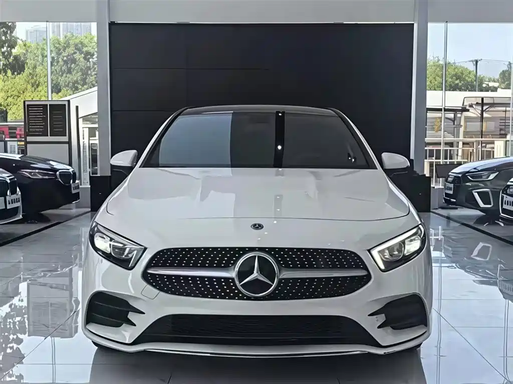 Mercedes-Benz A-Class 2020 A 200 L Sport Sedan фото 2