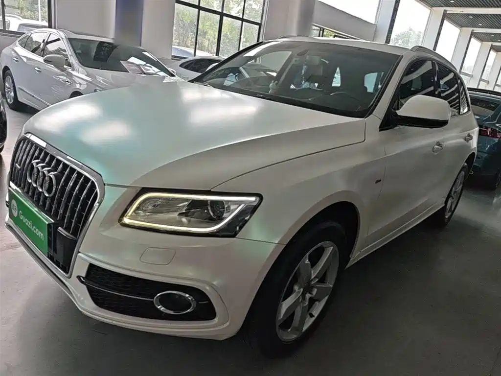 AUDI Q5