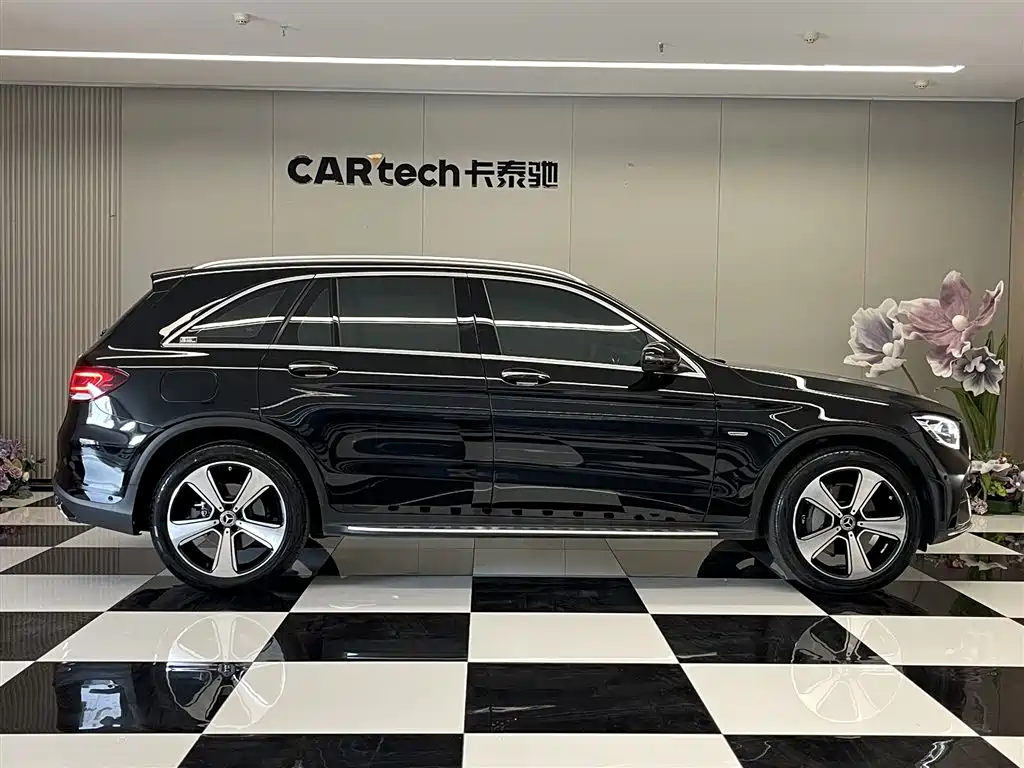 Mercedes-Benz GLC 2022 Facelift GLC 300 L 4MATIC Dynamic Collector's Edition фото 4