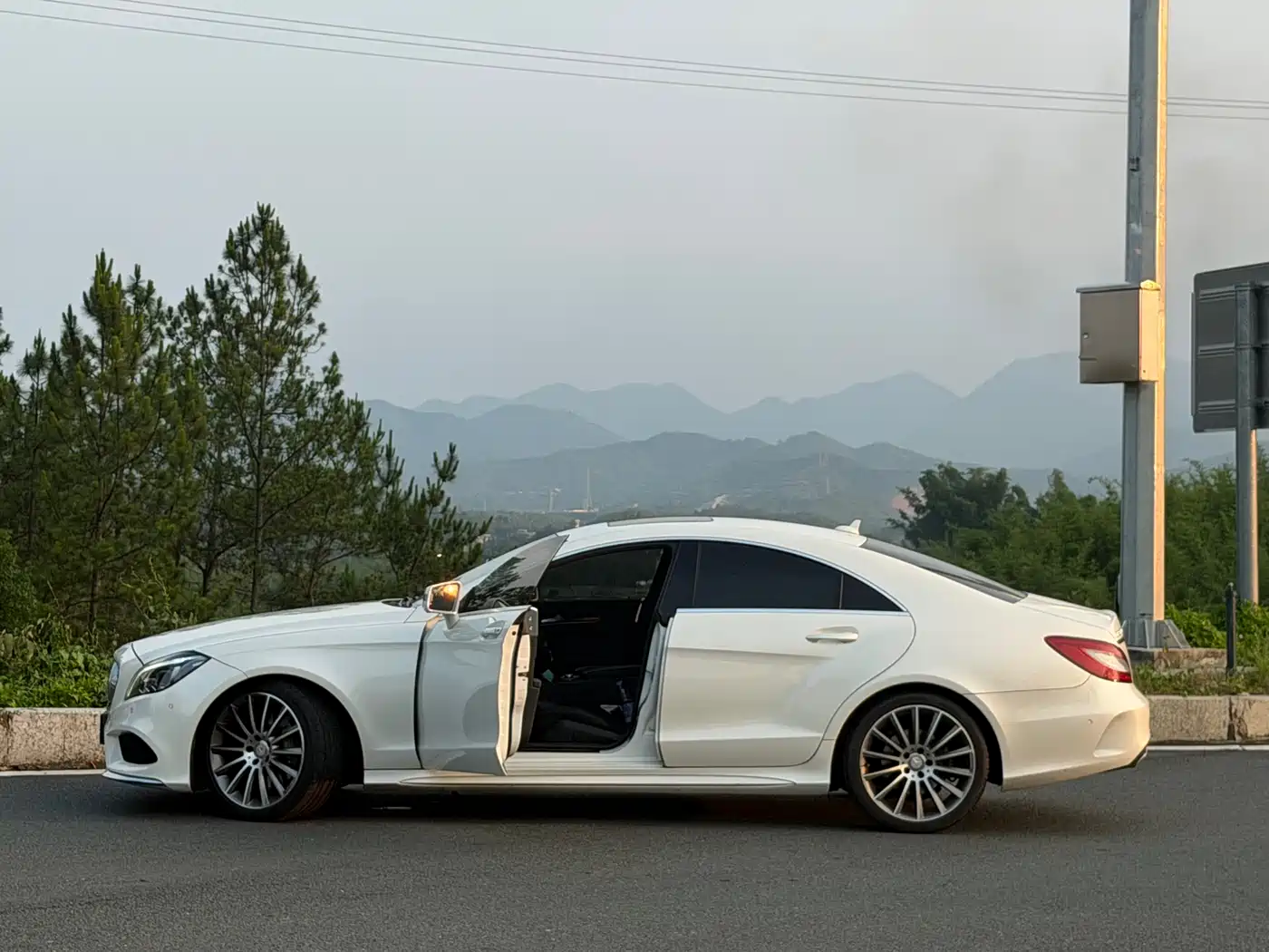 Mercedes-Benz CLS 2016 CLS 320 Edition фото 16