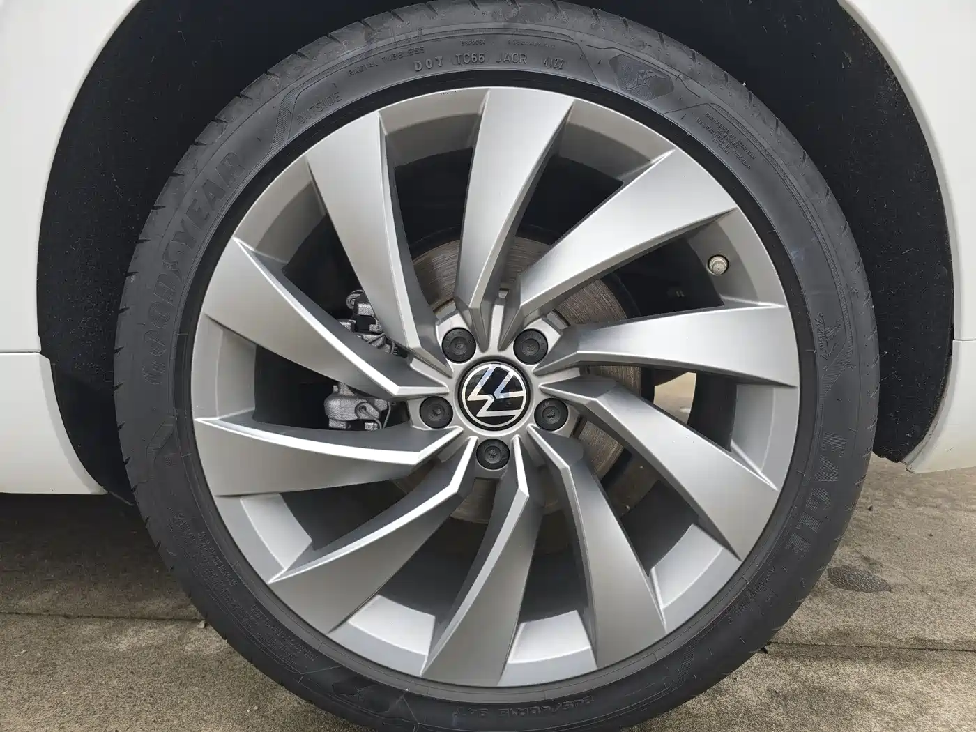 Volkswagen FAW-Volkswagen CC 2023 380TSI Eye-catching Edition фото 8