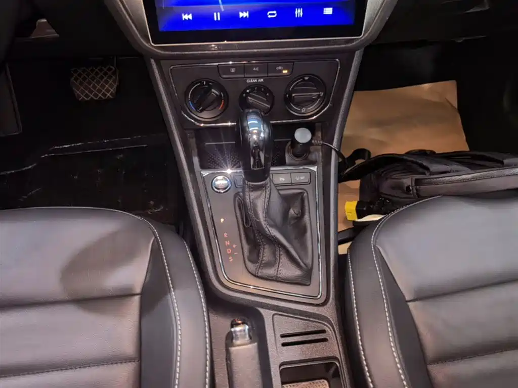 Volkswagen Lavida 2017 1.6L Automatic Comfort Edition фото 14