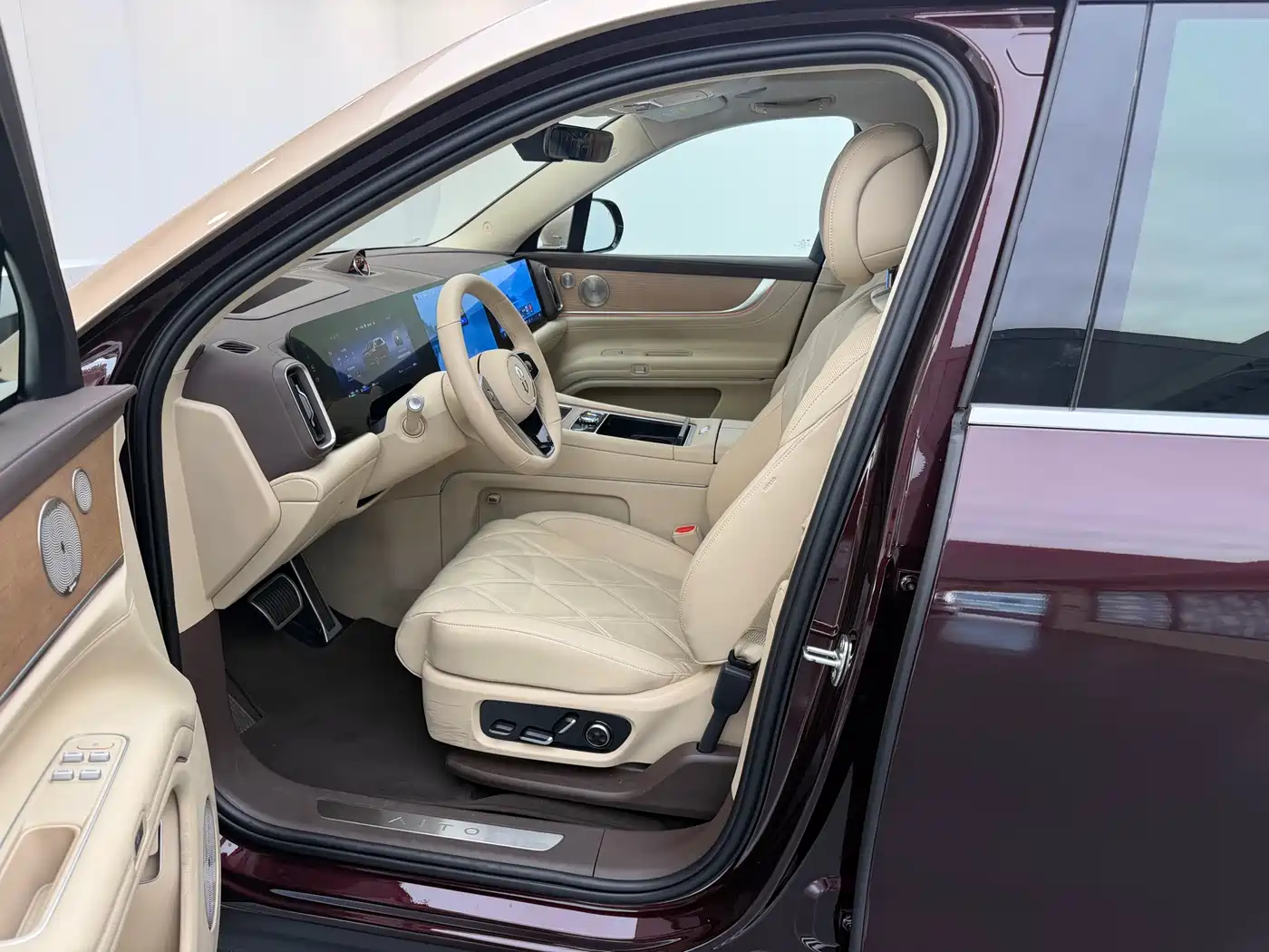 AITO Wenjie AITO M9 2025 Pure Electric Ultra 100kWh 6-Seater фото 17