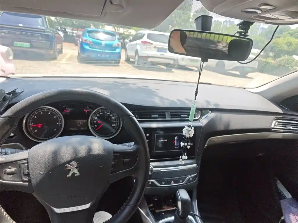 Peugeot 408 2015 Model 1.2T Automatic Luxury Edition фото 6