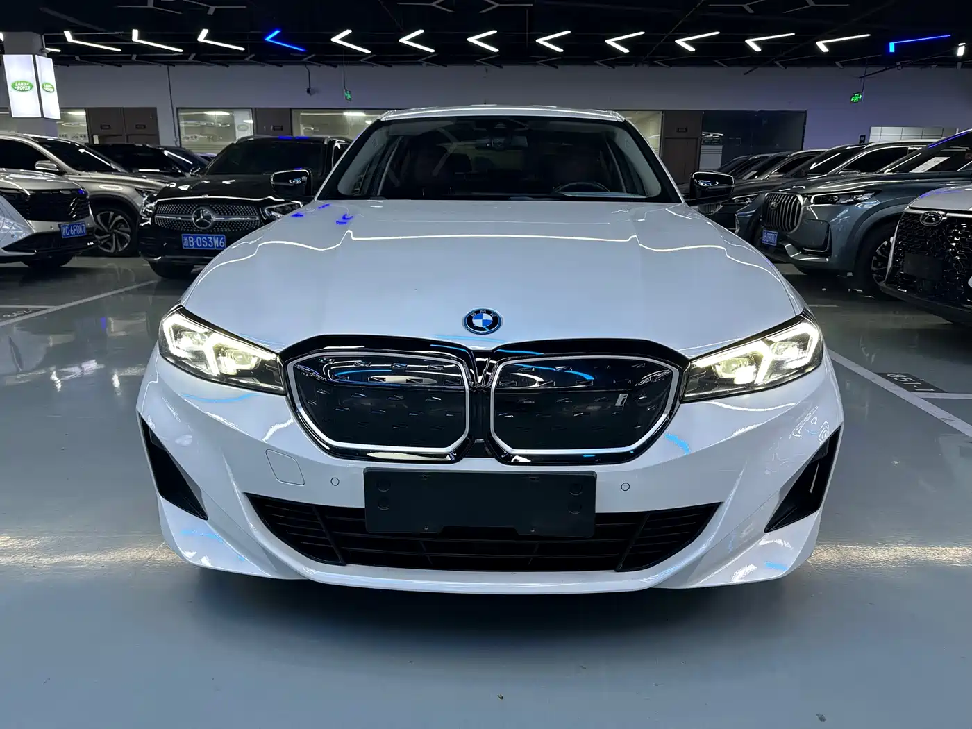BMW i3 2023 eDrive 40 L Shadow Night Sport Package фото 2