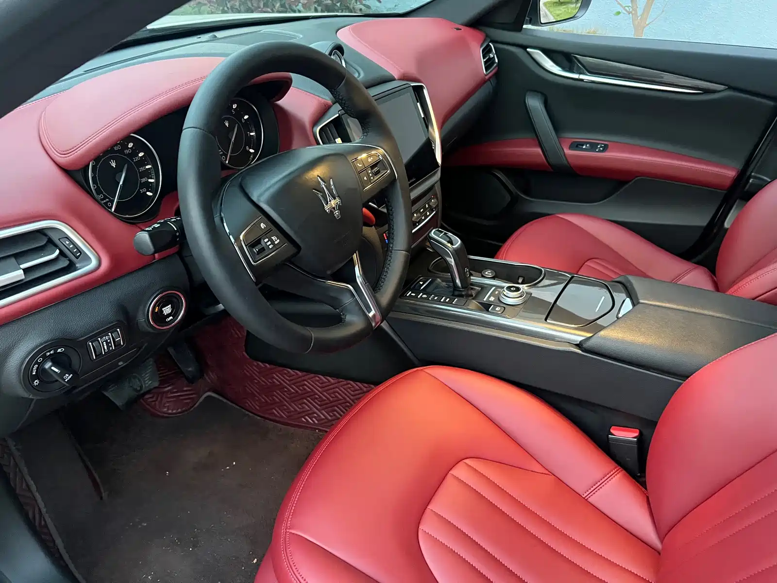 Photo 8 - Maserati Ghibli