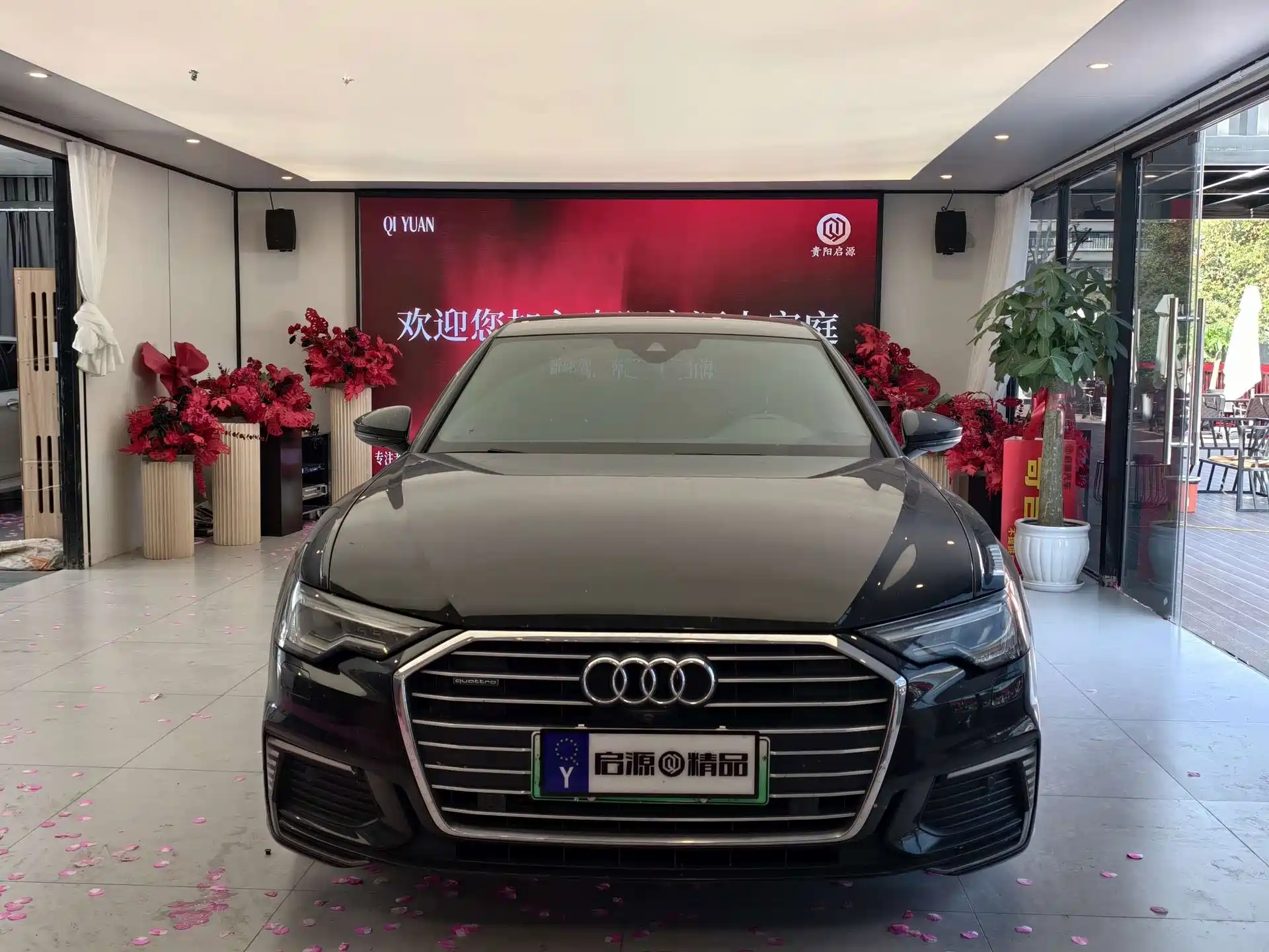 Photo 2 - Audi A6L New Energy