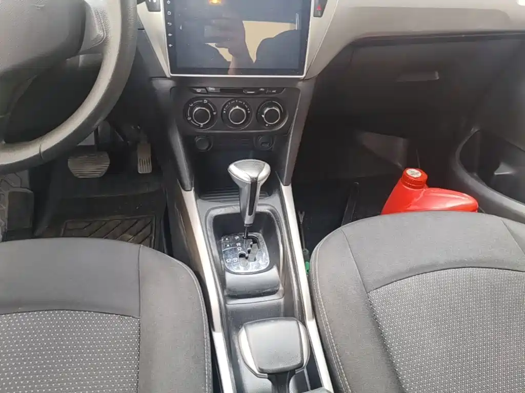 صورة 14 - Peugeot 301