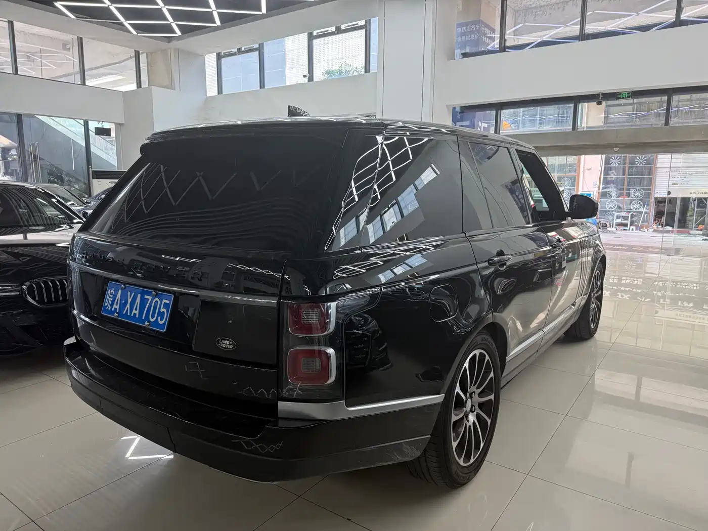 Land Rover Range Rover 2018 3.0 SC V6 Golden Age Edition фото 8