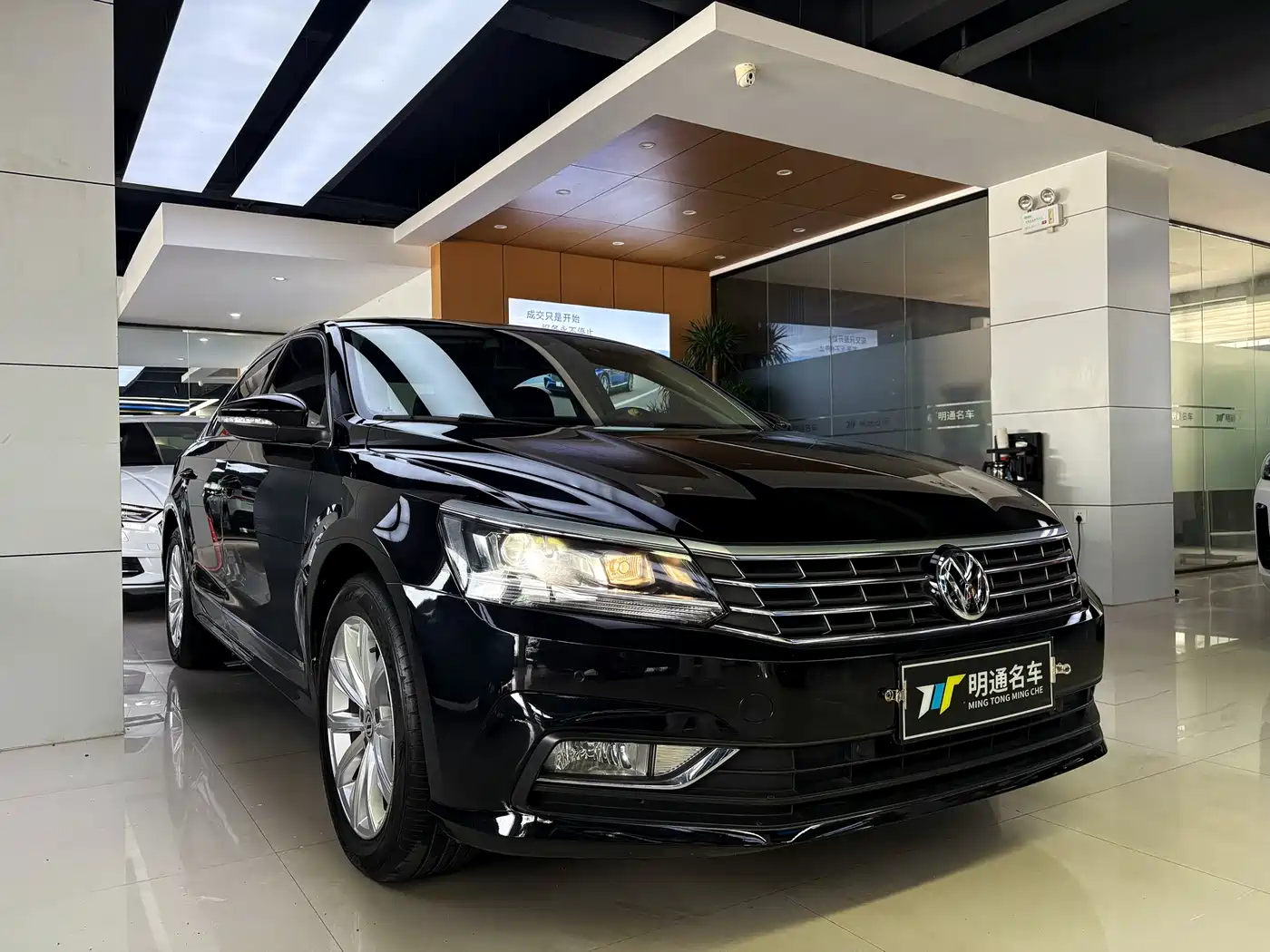 Volkswagen Passat 2017 330TSI DSG Prestige фото 3