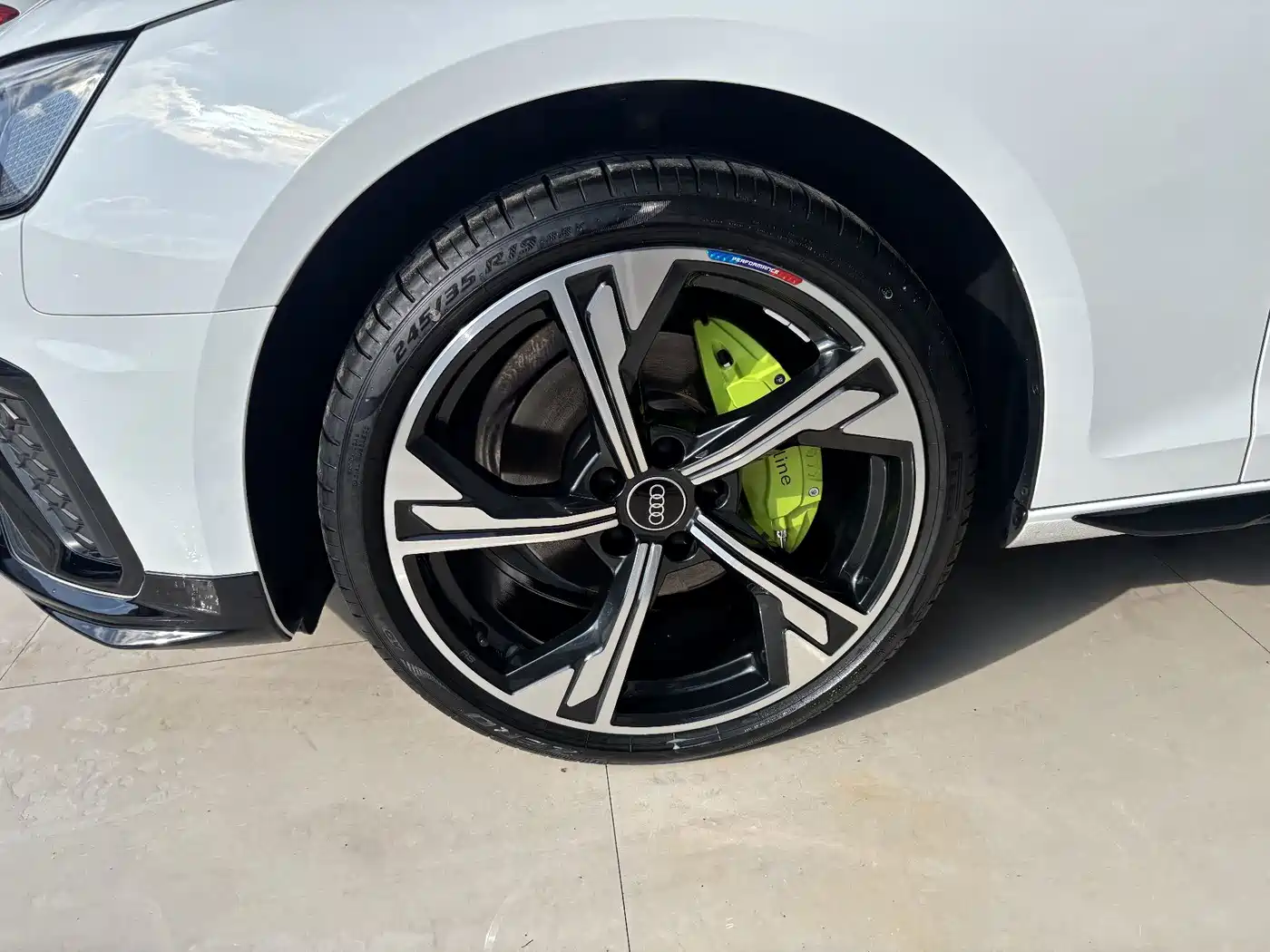 Фото 33 - Audi A4L