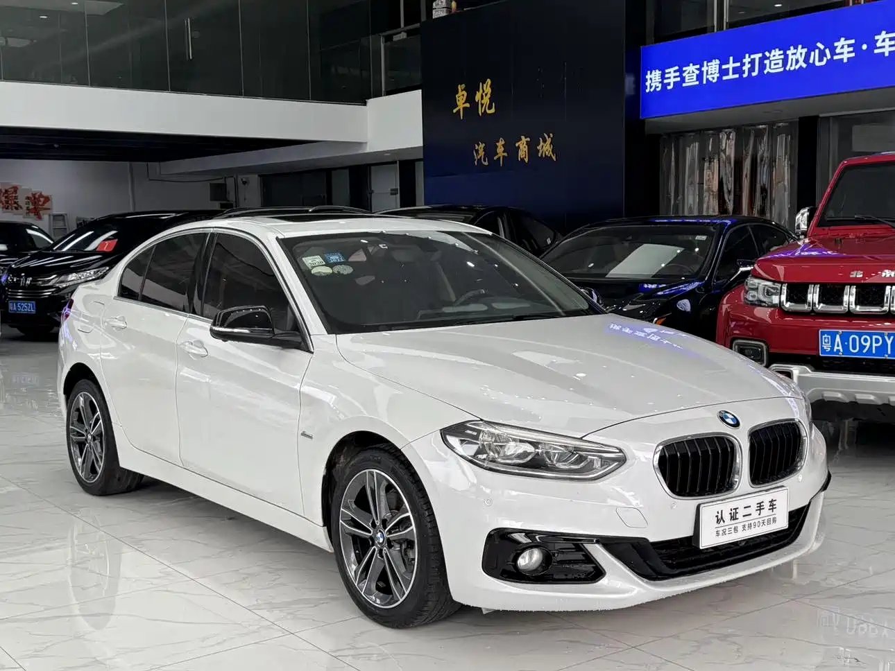 BMW 1 Series 2018 118i Sport Edition фото 5