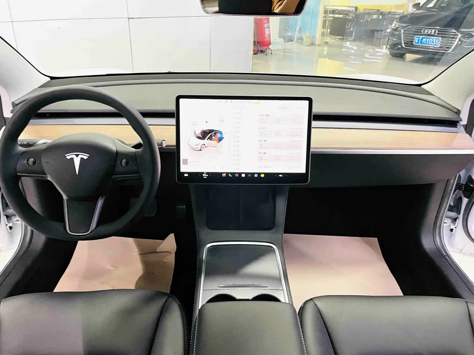 Фото 9 - Tesla Model 3
