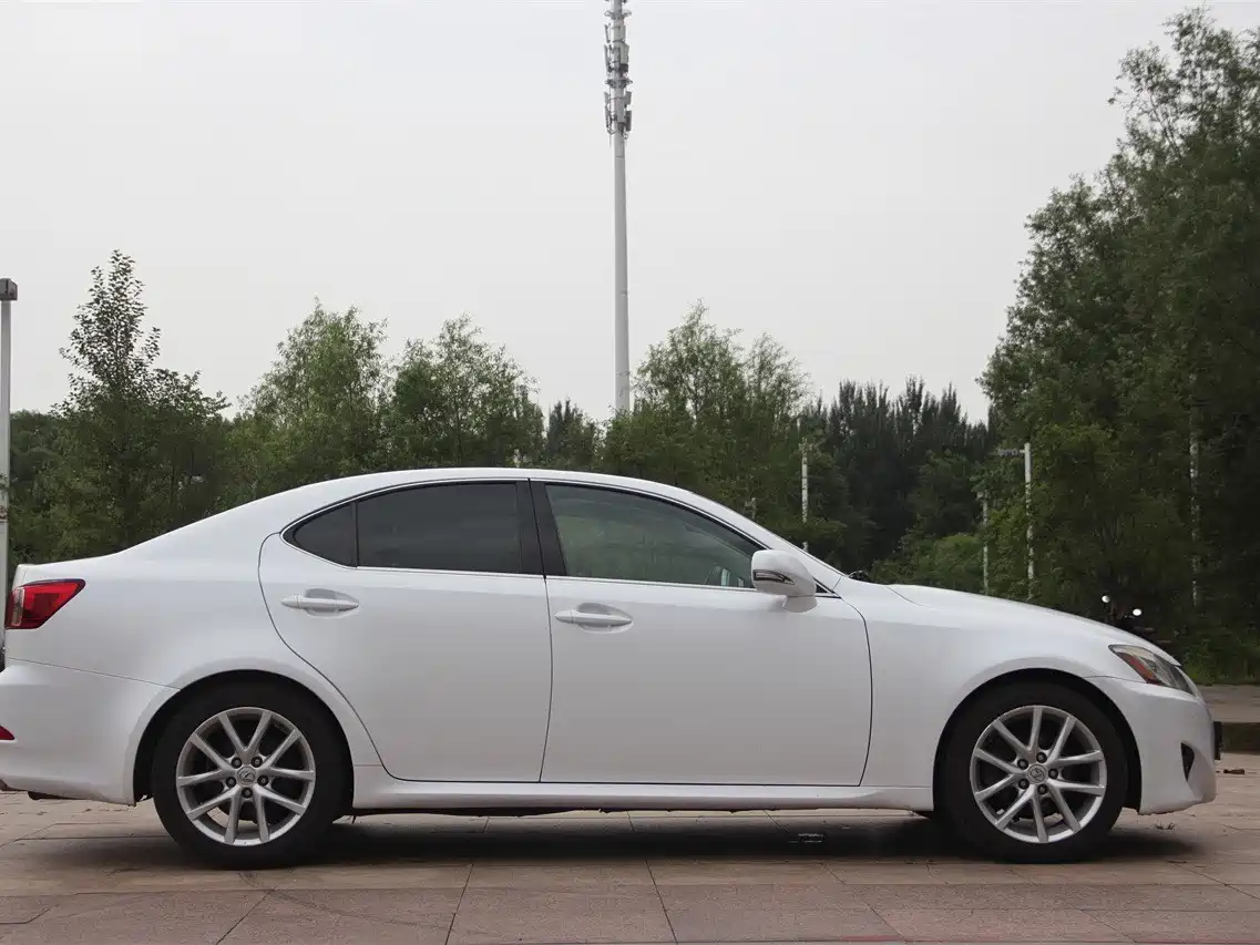 Lexus IS 2011 250 Sport фото 12