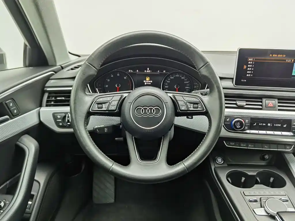 Фото 11 - Audi A4L