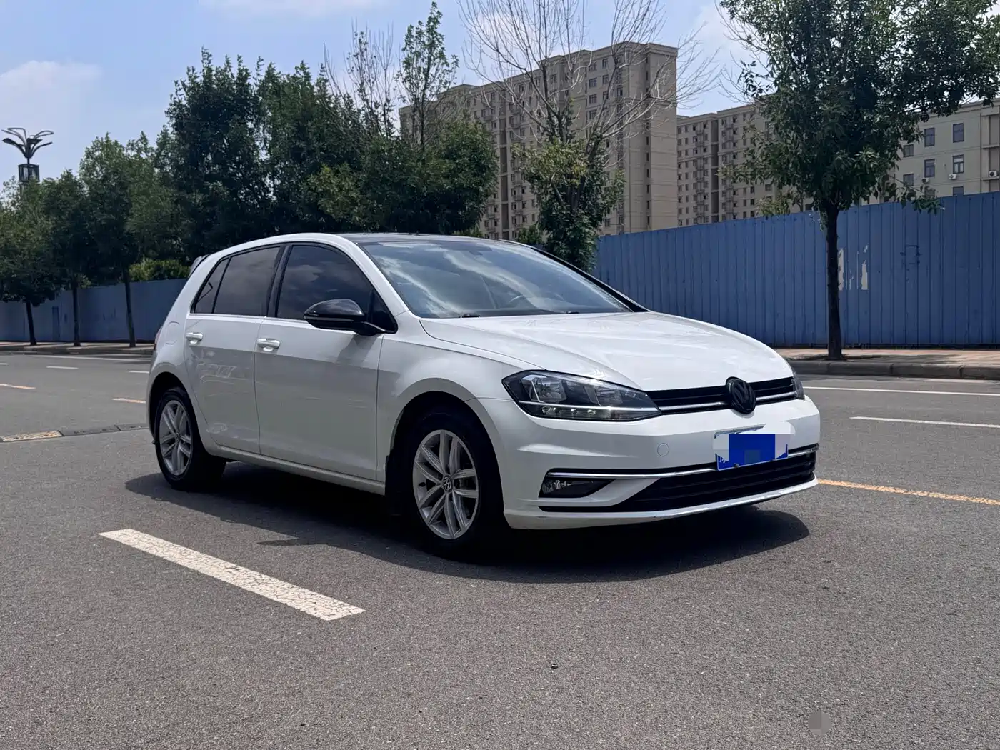Photo 3 - Volkswagen Golf