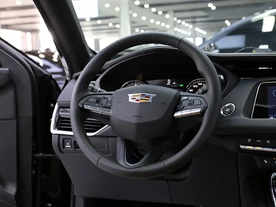 CADILLAC XT4