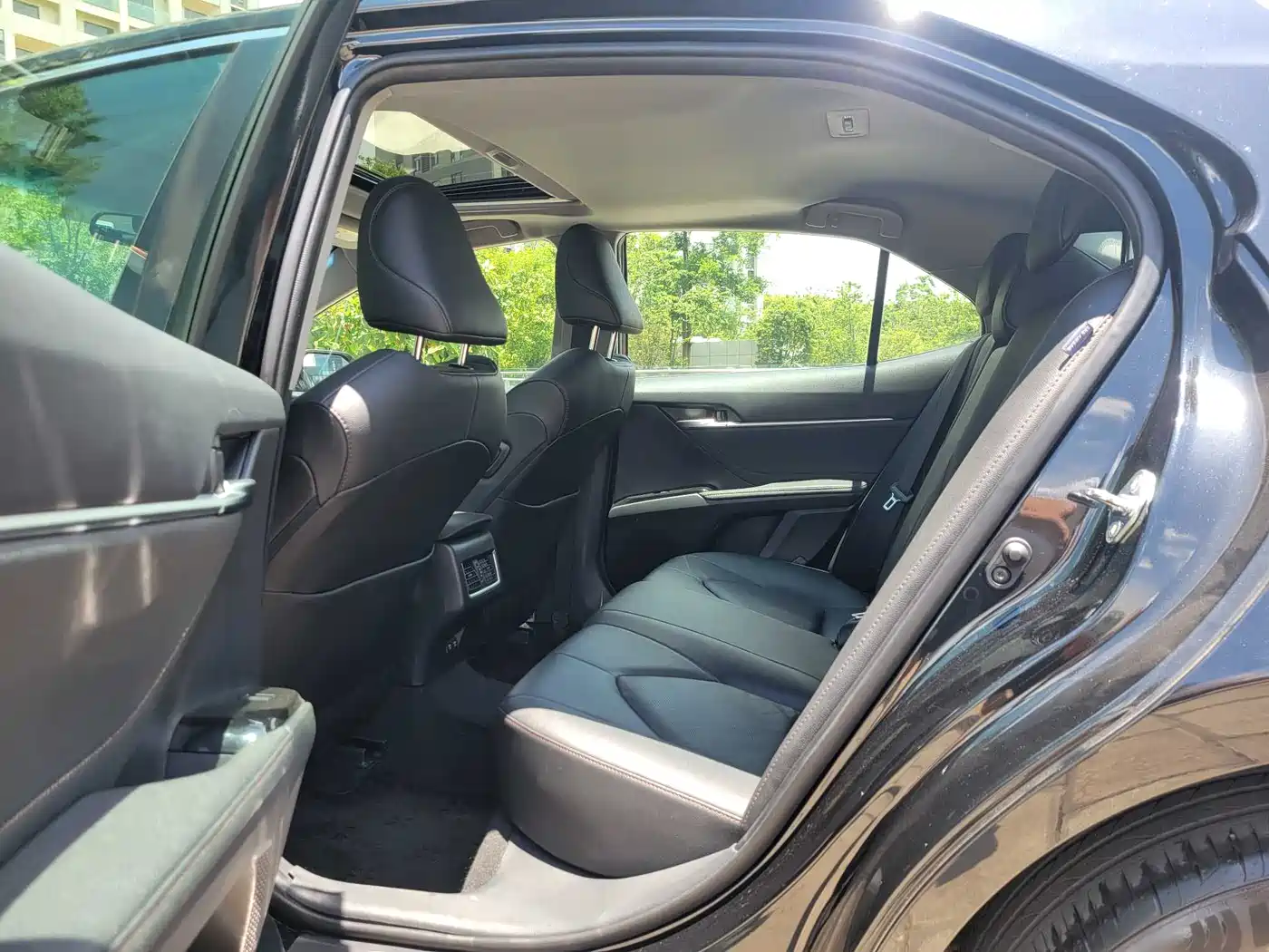 Toyota Camry 2023 2.0G Luxury Edition фото 9