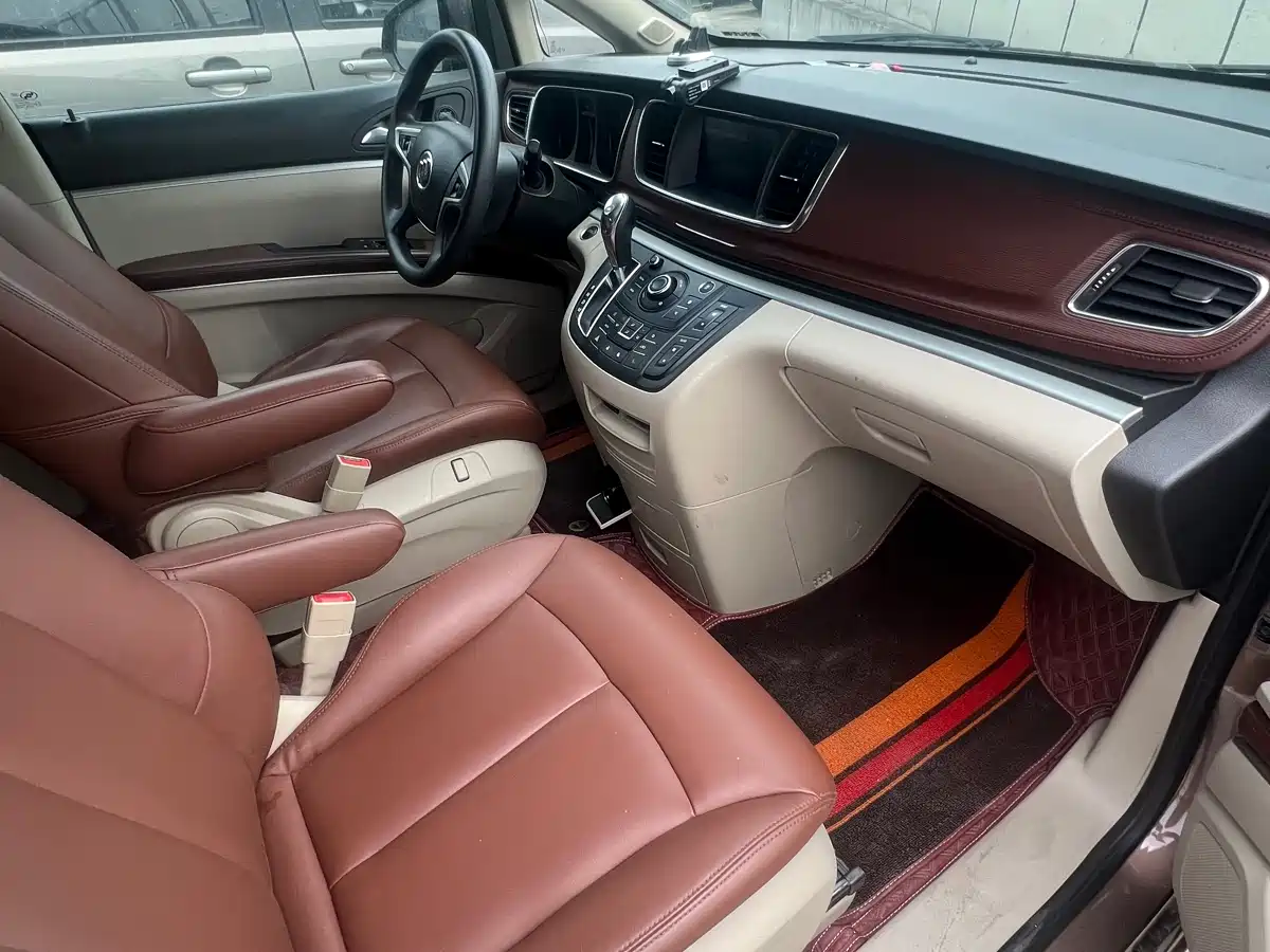 Buick GL8 2018 28T Comfort China VI фото 3