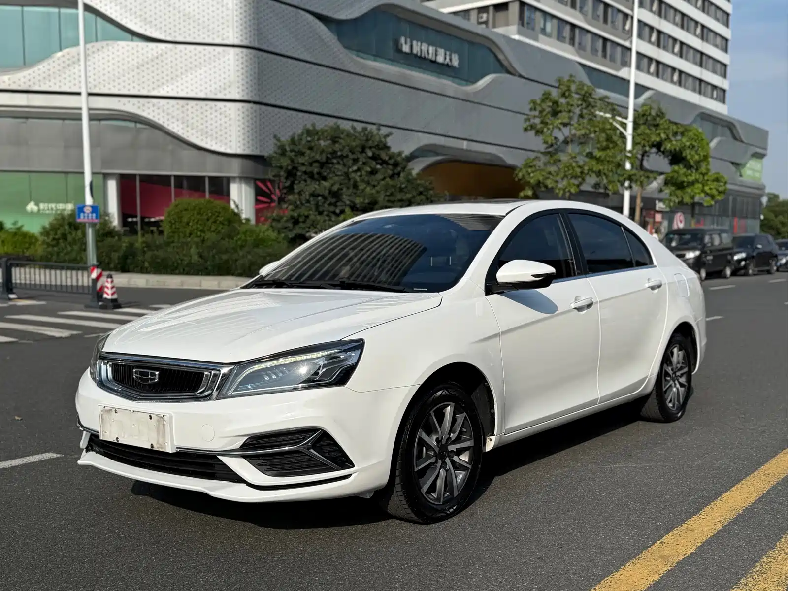 Фото 1 - Geely Emgrand