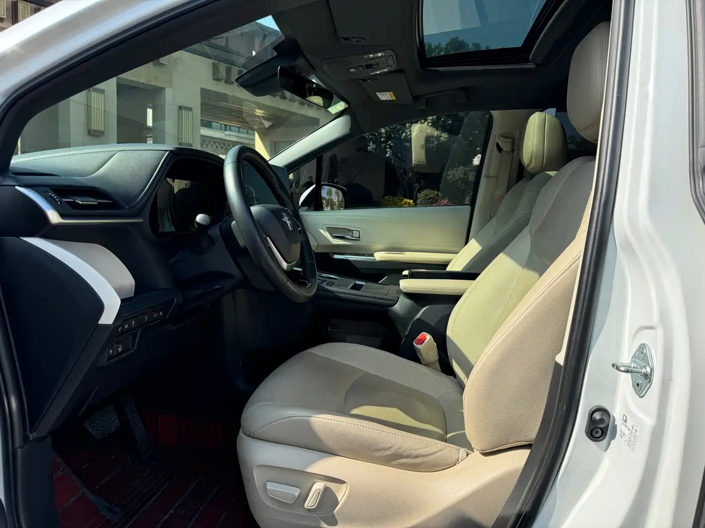 Toyota Granvia 2023 2022 2.5L Hybrid Noble Edition