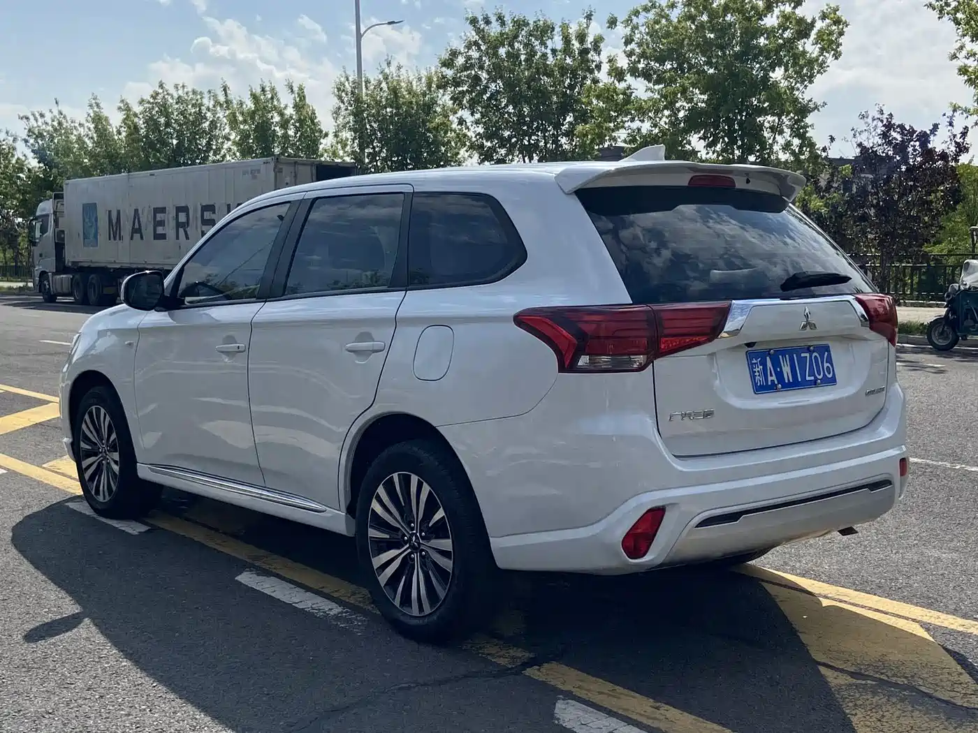 MITSUBISHI OUTLANDER